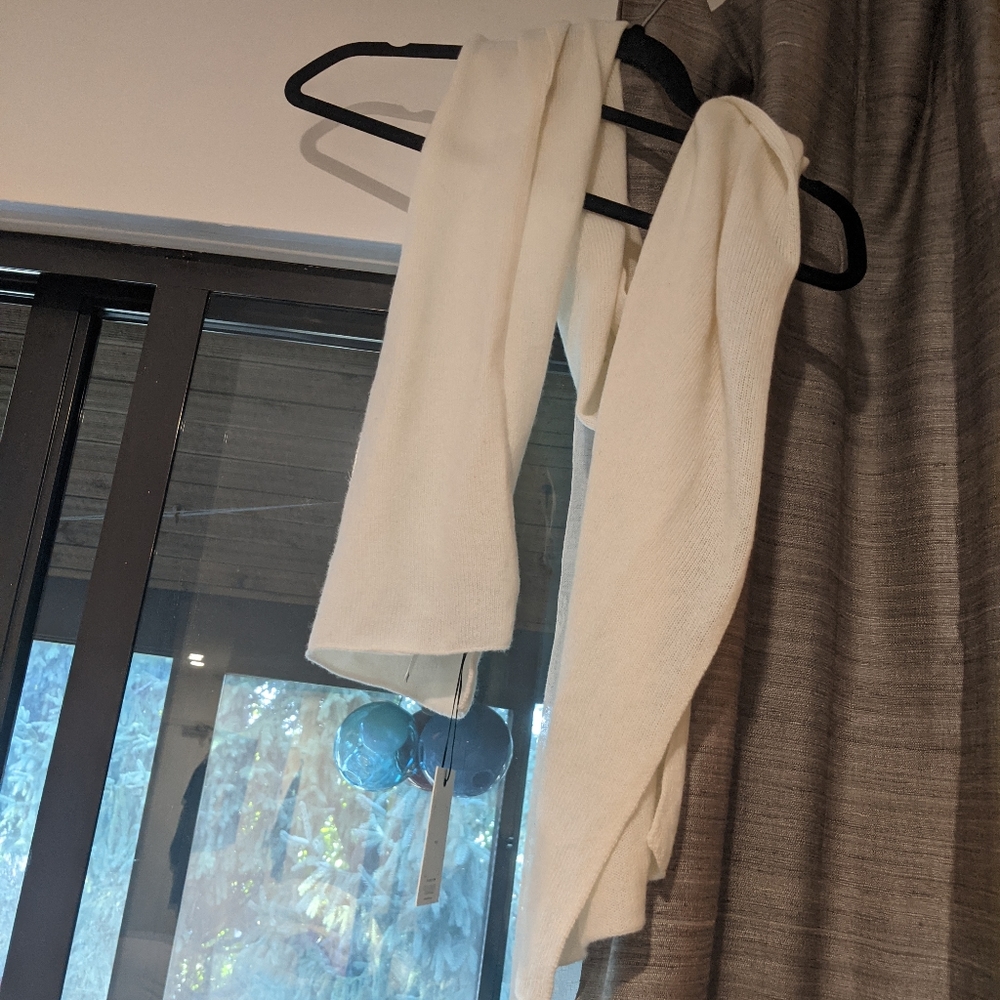 Jasper Conran white cashmere scarf. Nwt